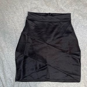 BLACK MINI SKIRT